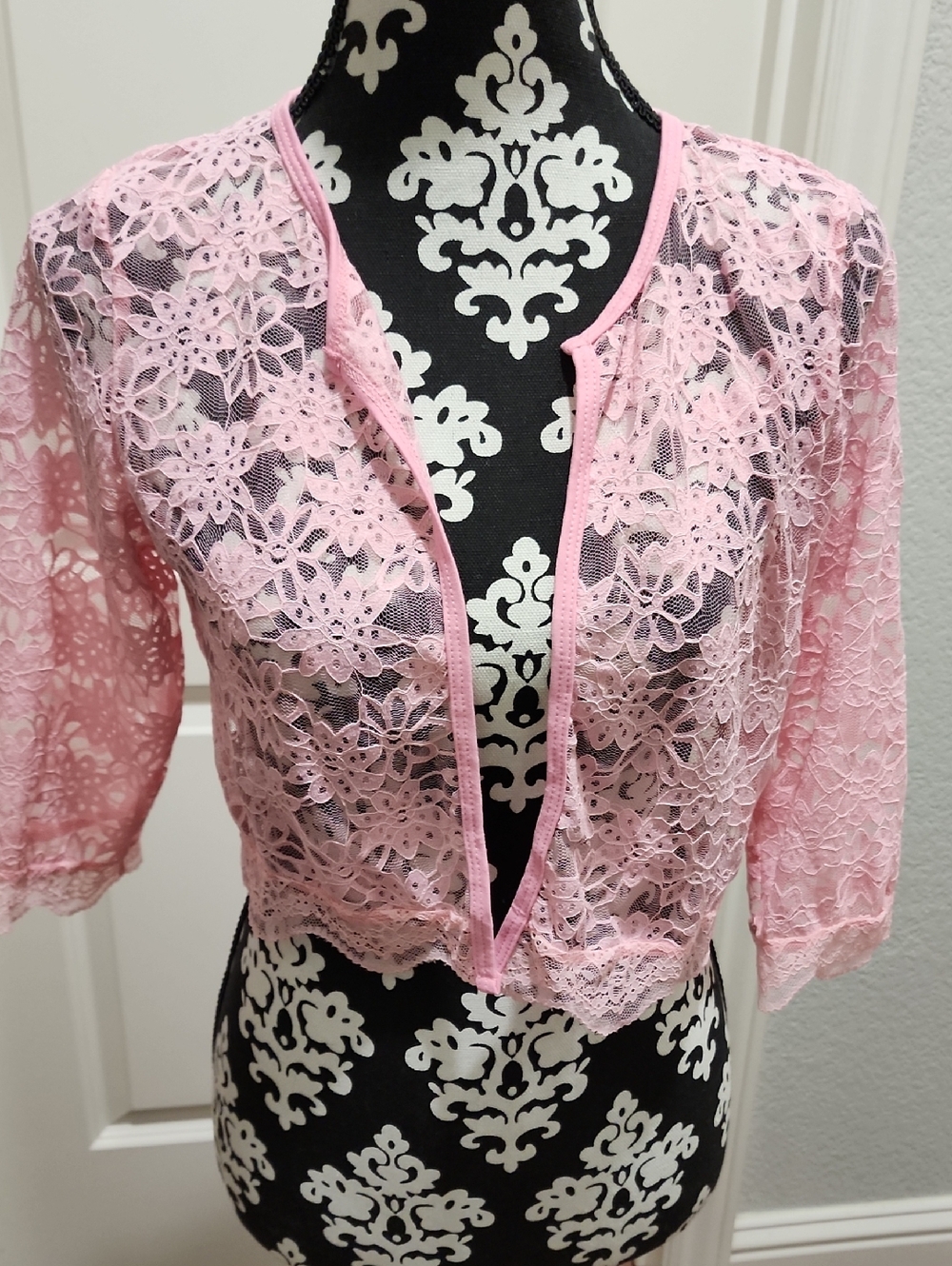 SHEIN Pink Floral Lace Open-Front Cropped Cardigan